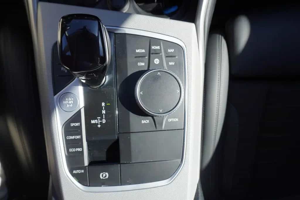 BMW 318 d Touring Aut. LED Navi Sitzheizung 08/2021-photo-16