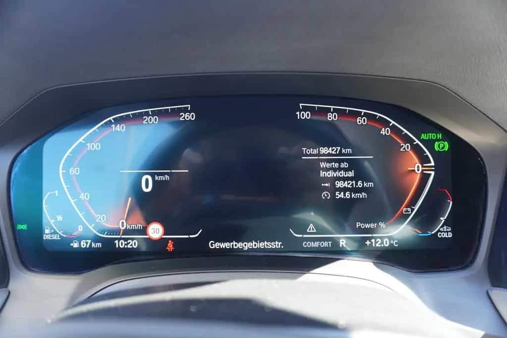 BMW 318 d Touring Aut. LED Navi Sitzheizung 08/2021-photo-19