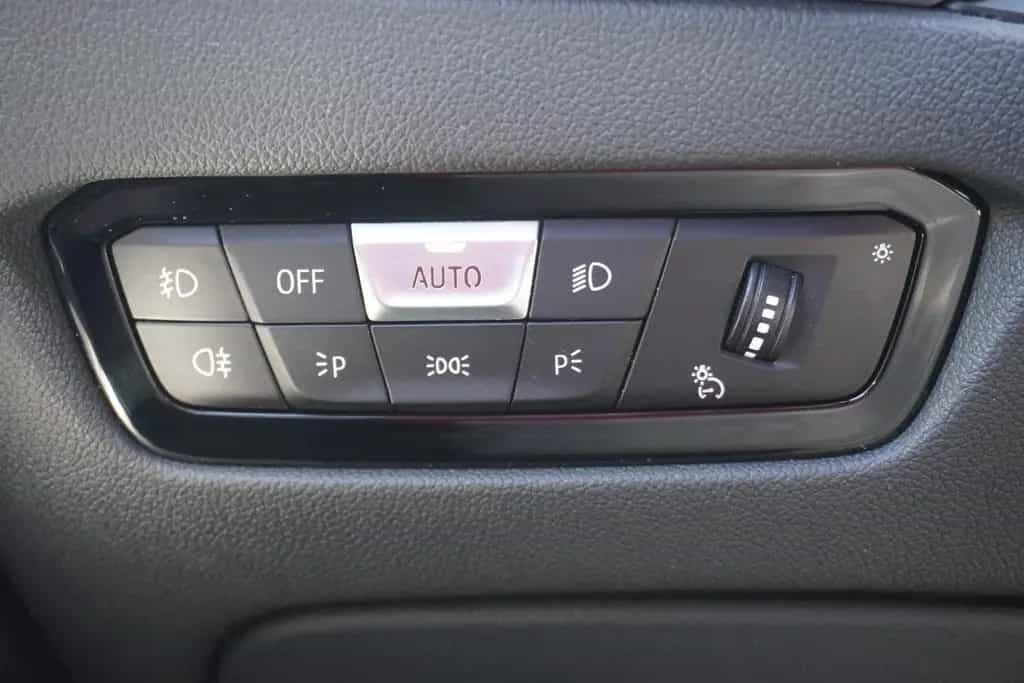 BMW 318 d Touring Aut. LED Navi Sitzheizung 08/2021-photo-22
