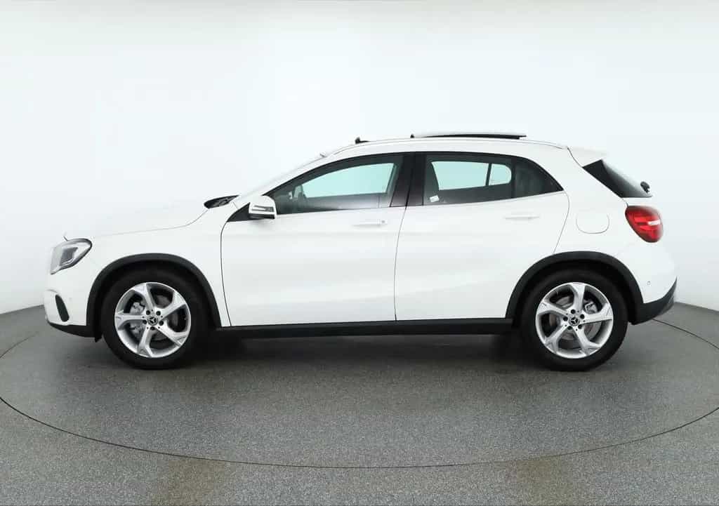 Mercedes-Benz GLA 180 Urban LED Navi Panorama Sitzheizung PDC 03/2019-photo-1