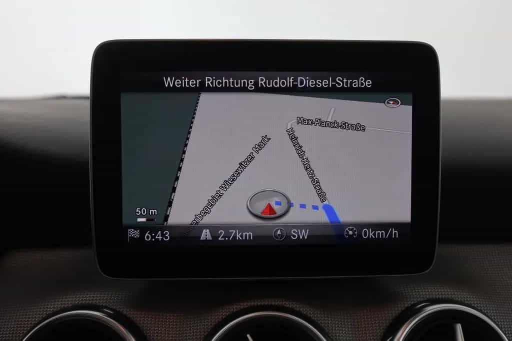 Mercedes-Benz GLA 180 Urban LED Navi Panorama Sitzheizung PDC 03/2019-photo-10