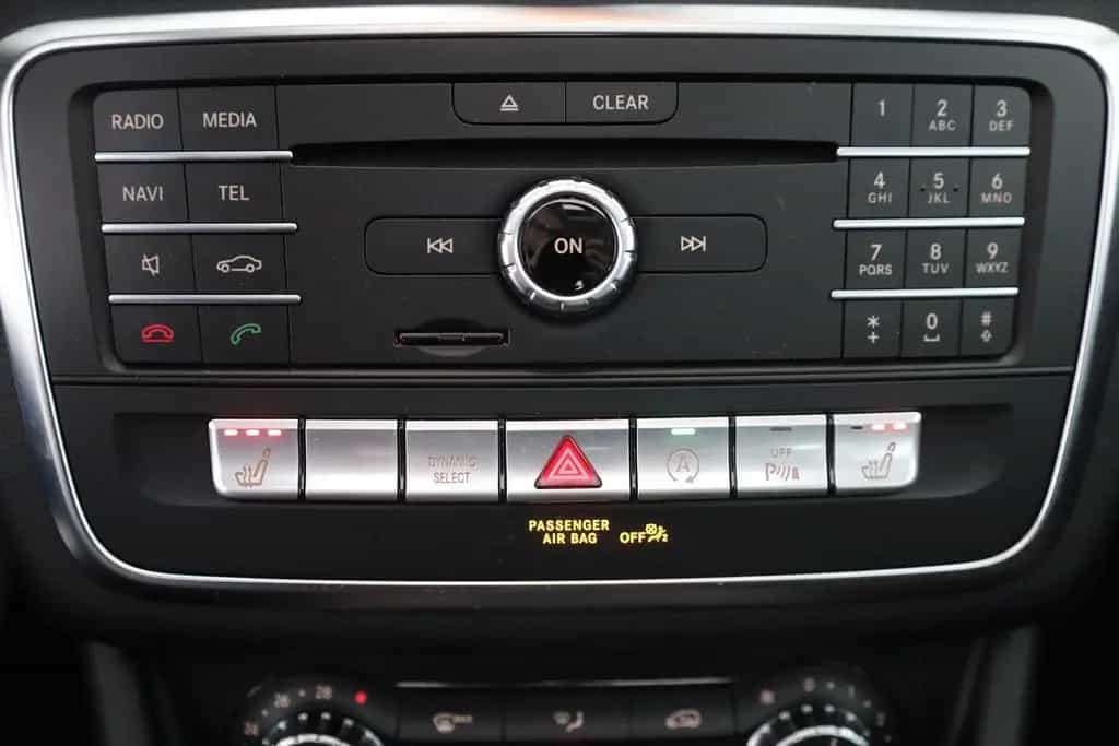 Mercedes-Benz GLA 180 Urban LED Navi Panorama Sitzheizung PDC 03/2019-photo-11