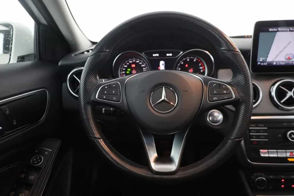 Mercedes-Benz GLA 180 Urban LED Navi Panorama Sitzheizung PDC 03/2019-photo-14