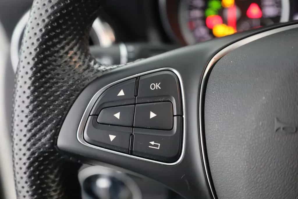 Mercedes-Benz GLA 180 Urban LED Navi Panorama Sitzheizung PDC 03/2019-photo-15