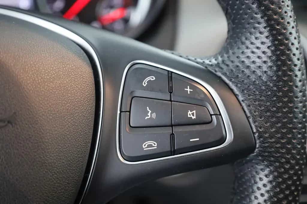 Mercedes-Benz GLA 180 Urban LED Navi Panorama Sitzheizung PDC 03/2019-photo-16