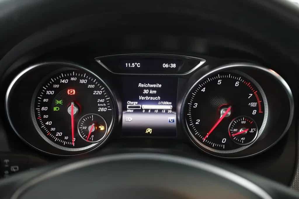 Mercedes-Benz GLA 180 Urban LED Navi Panorama Sitzheizung PDC 03/2019-photo-17