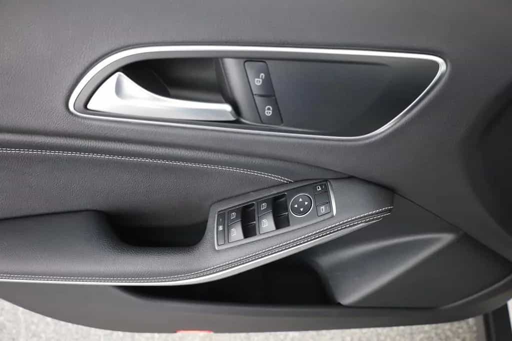 Mercedes-Benz GLA 180 Urban LED Navi Panorama Sitzheizung PDC 03/2019-photo-20