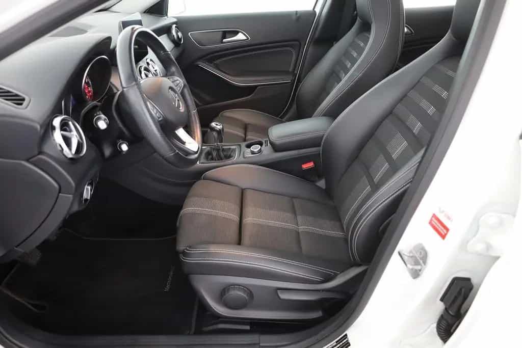 Mercedes-Benz GLA 180 Urban LED Navi Panorama Sitzheizung PDC 03/2019-photo-21
