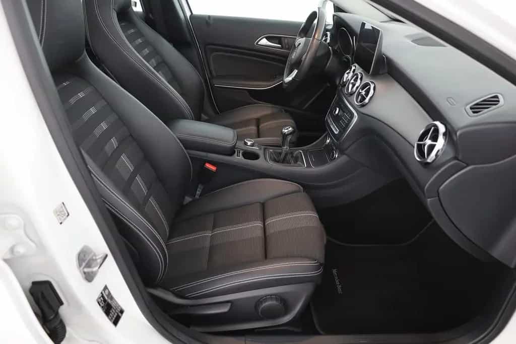 Mercedes-Benz GLA 180 Urban LED Navi Panorama Sitzheizung PDC 03/2019-photo-22