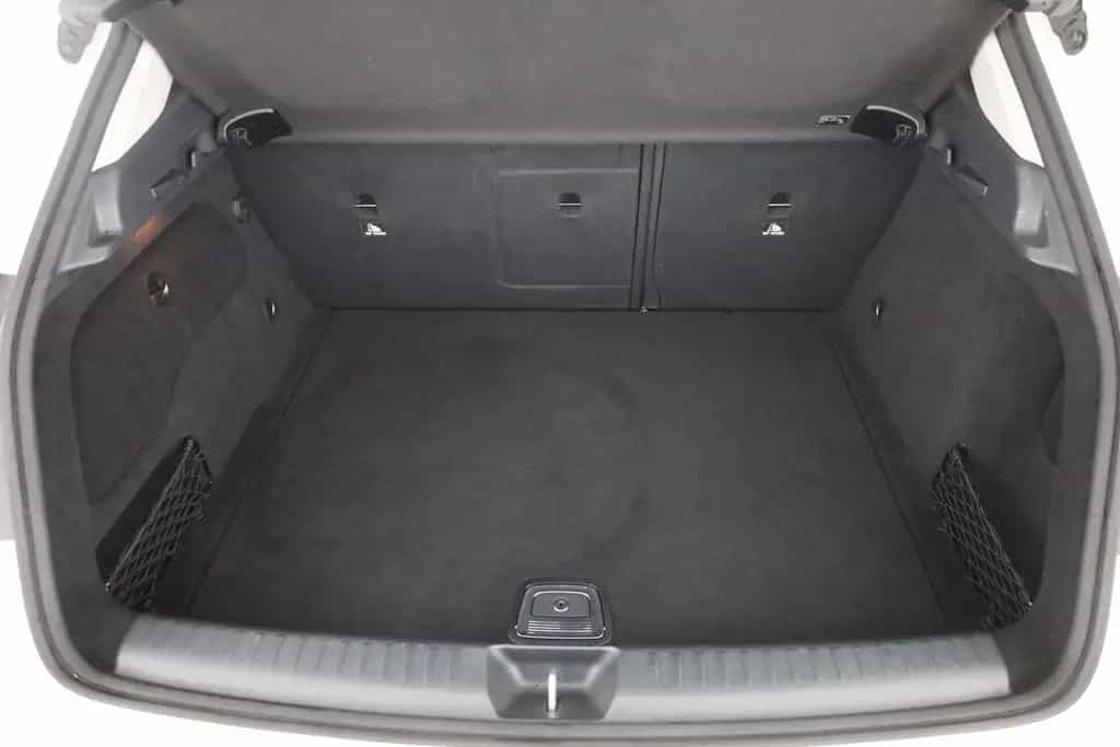 Mercedes-Benz GLA 180 Urban LED Navi Panorama Sitzheizung PDC 03/2019-photo-24