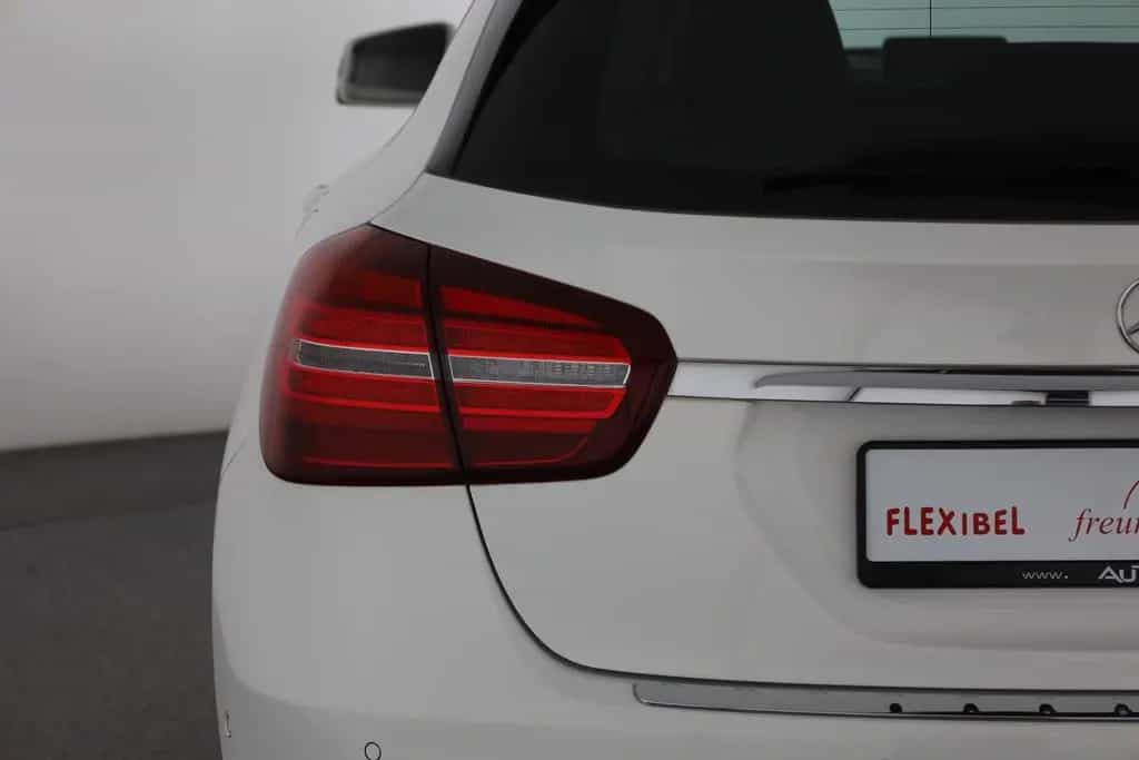 Mercedes-Benz GLA 180 Urban LED Navi Panorama Sitzheizung PDC 03/2019-photo-27