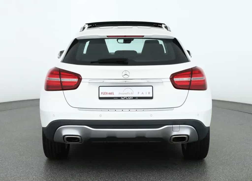Mercedes-Benz GLA 180 Urban LED Navi Panorama Sitzheizung PDC 03/2019-photo-3