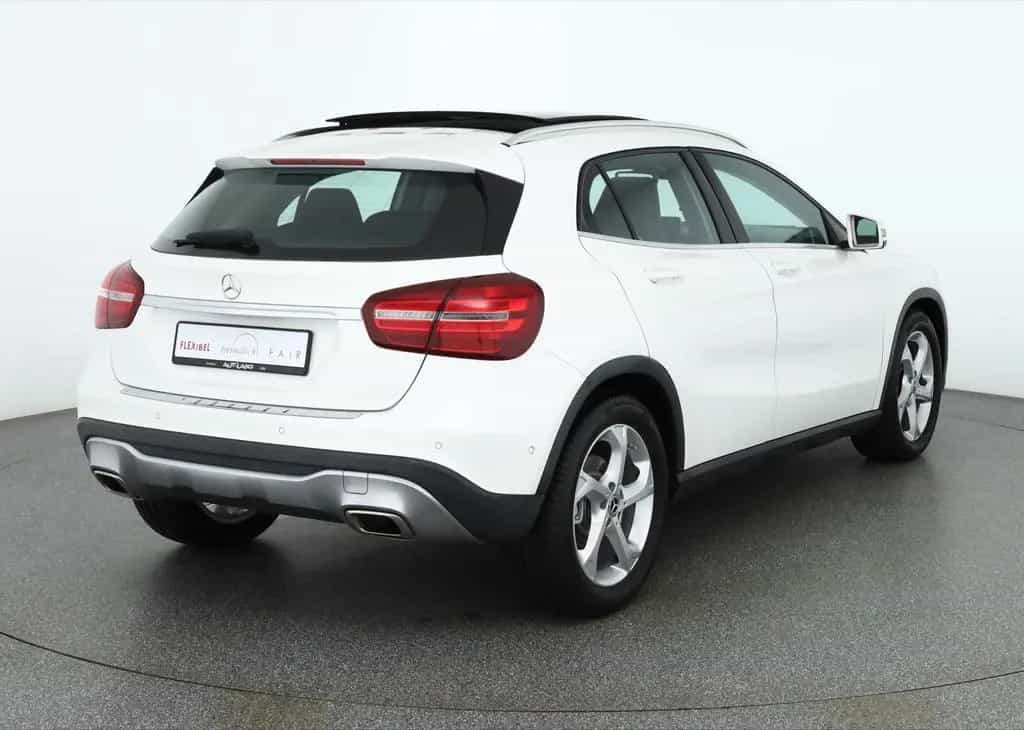 Mercedes-Benz GLA 180 Urban LED Navi Panorama Sitzheizung PDC 03/2019-photo-4