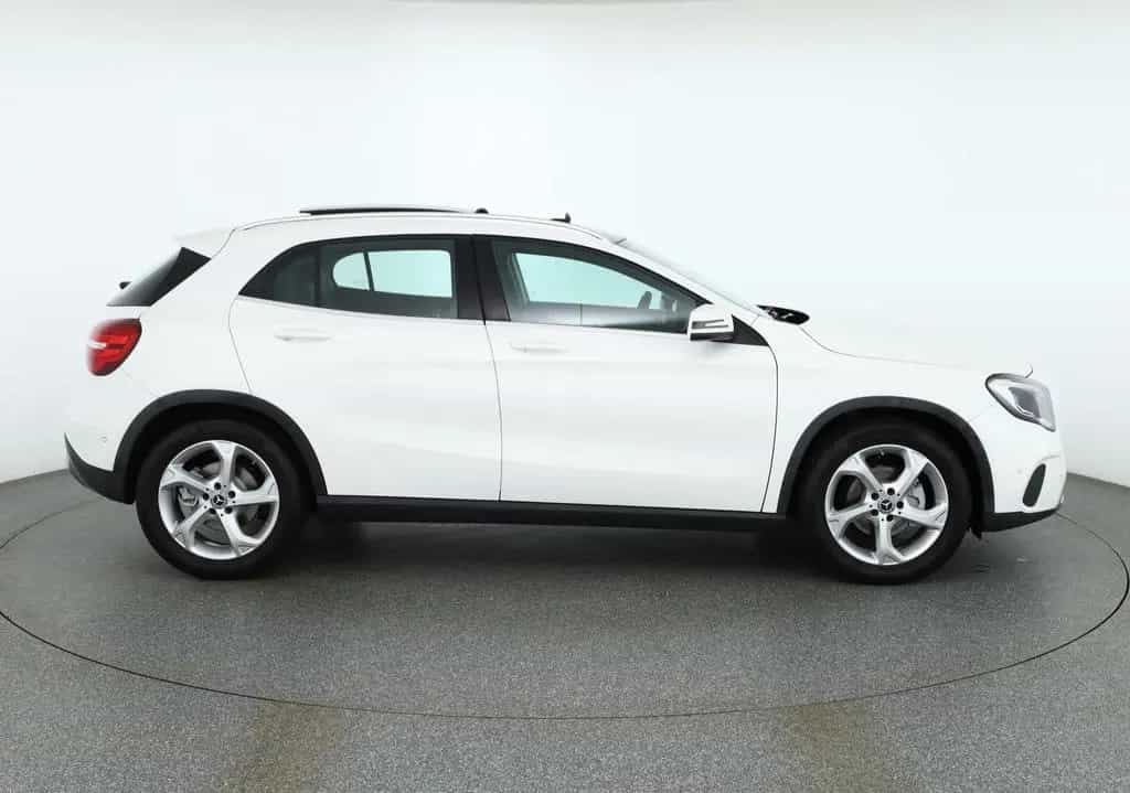 Mercedes-Benz GLA 180 Urban LED Navi Panorama Sitzheizung PDC 03/2019-photo-5