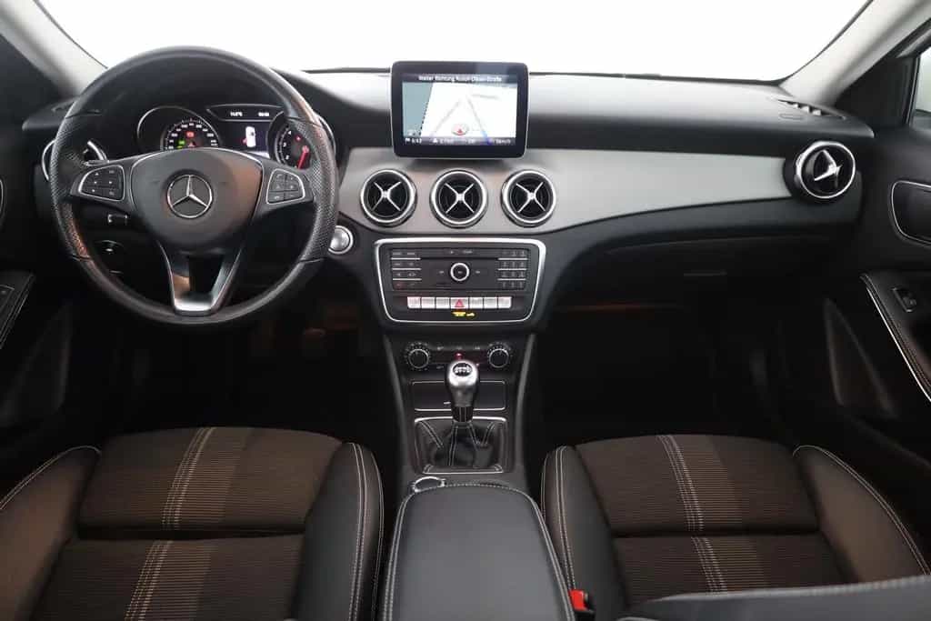 Mercedes-Benz GLA 180 Urban LED Navi Panorama Sitzheizung PDC 03/2019-photo-8