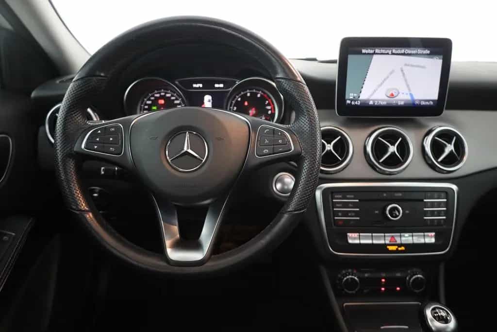 Mercedes-Benz GLA 180 Urban LED Navi Panorama Sitzheizung PDC 03/2019-photo-9