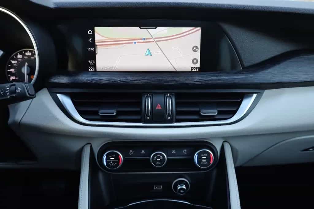 Alfa Romeo Stelvio Sport/ACC/PANO/NAVI/BTH/MFL/KAMERA/R20 07/2020-photo-13