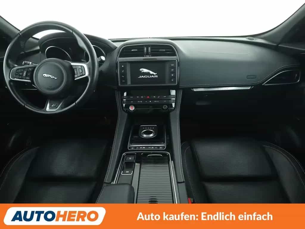 Jaguar F-Pace 30d R-Sport AWD Aut.*NAVI*TEMPO*CAM*PDC* 12/2018-photo-11