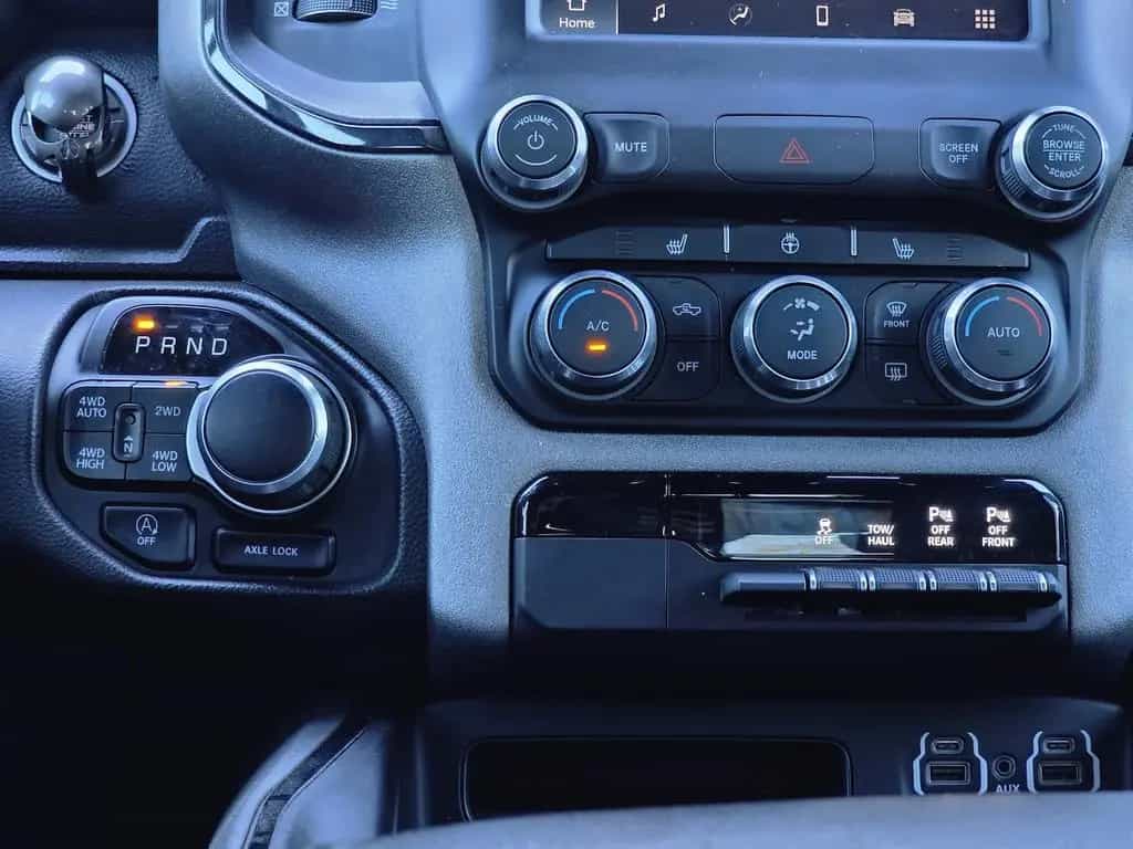 Dodge RAM 1500 5.7 4x4 BTS Edition Kamera Navi AHK LED 05/2023-photo-24