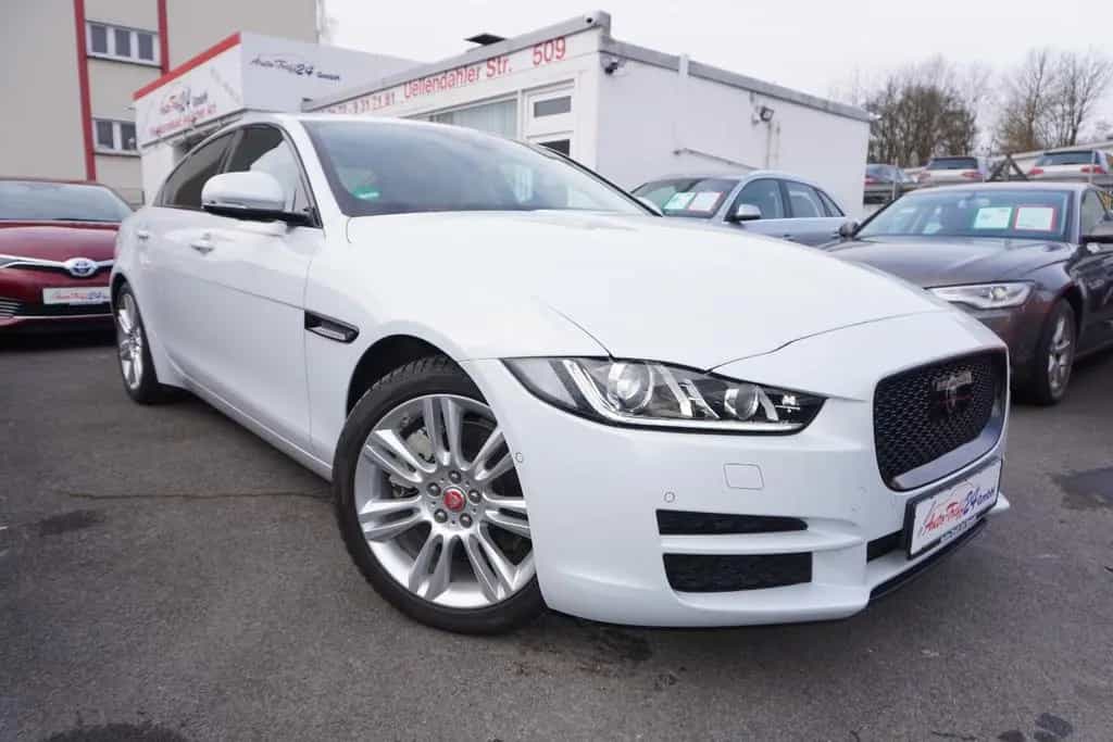 Jaguar XE 25T Portfolio *nur 8.300KM*1.Hand*TOP Ausst. 03/2016-photo-0