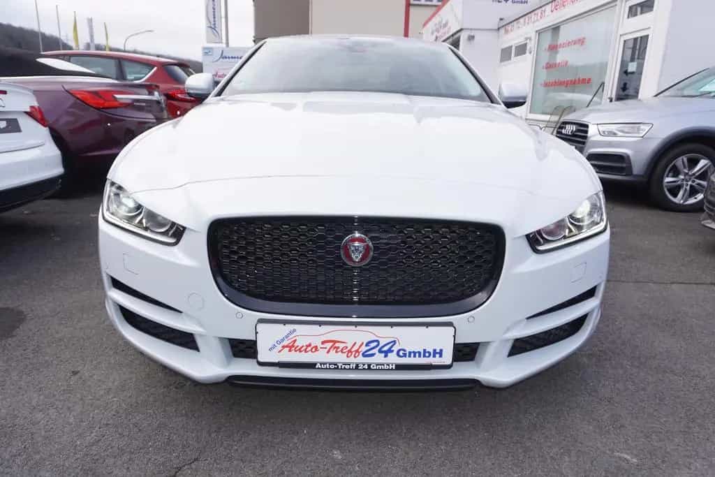 Jaguar XE 25T Portfolio *nur 8.300KM*1.Hand*TOP Ausst. 03/2016-photo-1