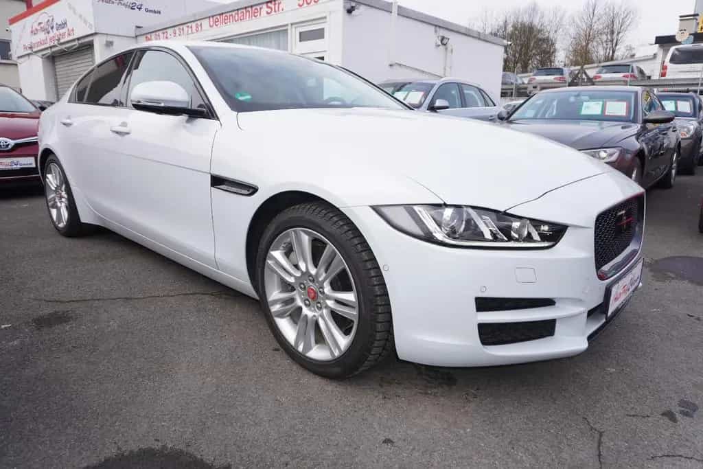 Jaguar XE 25T Portfolio *nur 8.300KM*1.Hand*TOP Ausst. 03/2016-photo-10