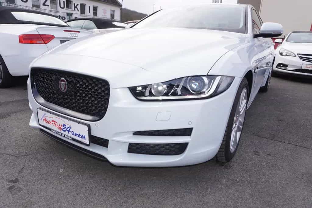 Jaguar XE 25T Portfolio *nur 8.300KM*1.Hand*TOP Ausst. 03/2016-photo-12