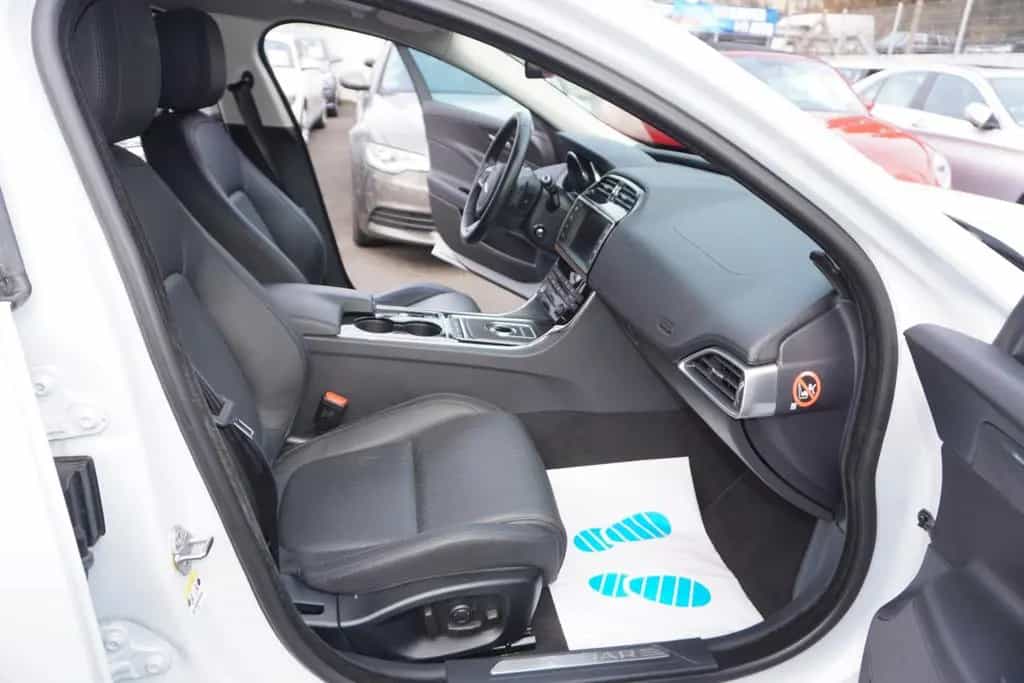 Jaguar XE 25T Portfolio *nur 8.300KM*1.Hand*TOP Ausst. 03/2016-photo-23