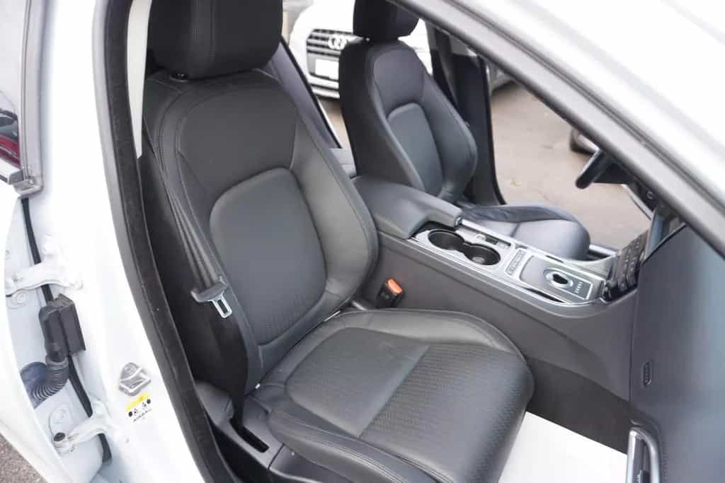 Jaguar XE 25T Portfolio *nur 8.300KM*1.Hand*TOP Ausst. 03/2016-photo-24