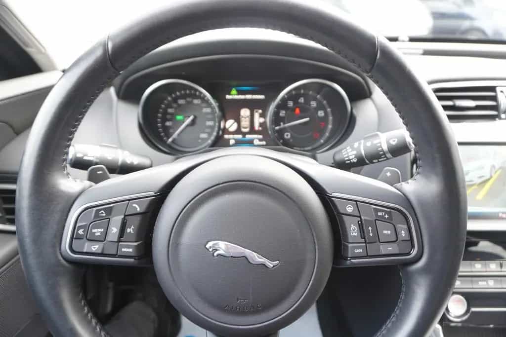 Jaguar XE 25T Portfolio *nur 8.300KM*1.Hand*TOP Ausst. 03/2016-photo-28