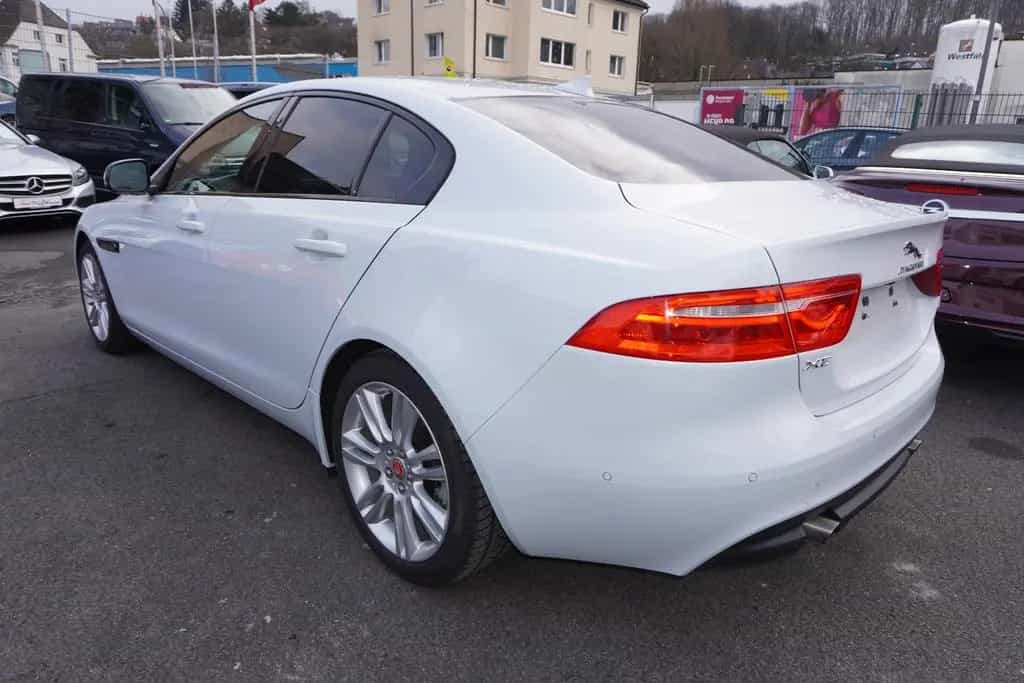 Jaguar XE 25T Portfolio *nur 8.300KM*1.Hand*TOP Ausst. 03/2016-photo-5