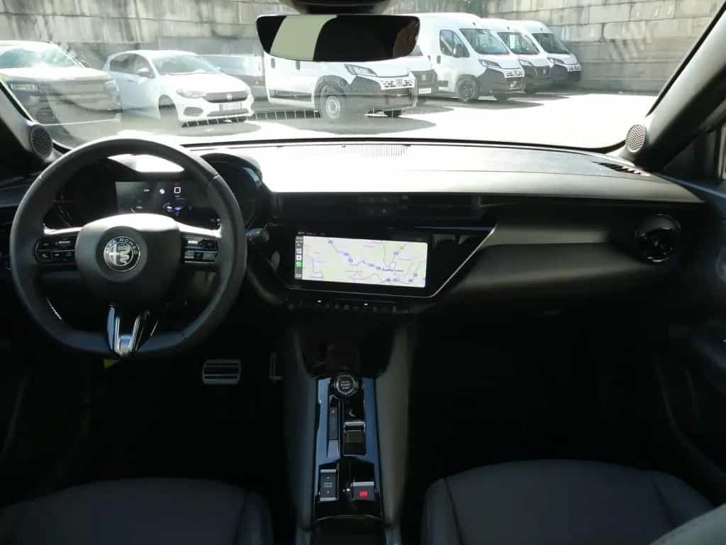 Alfa Romeo Junior IBRIDA TI 1.2 VGT 145PS DCT6 SCHIEBEDACH 05/2026-photo-14