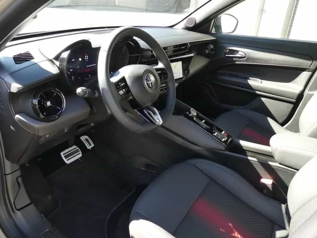 Alfa Romeo Junior IBRIDA TI 1.2 VGT 145PS DCT6 SCHIEBEDACH 05/2026-photo-8