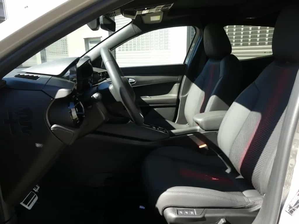 Alfa Romeo Junior IBRIDA TI 1.2 VGT 145PS DCT6 SCHIEBEDACH 05/2026-photo-9