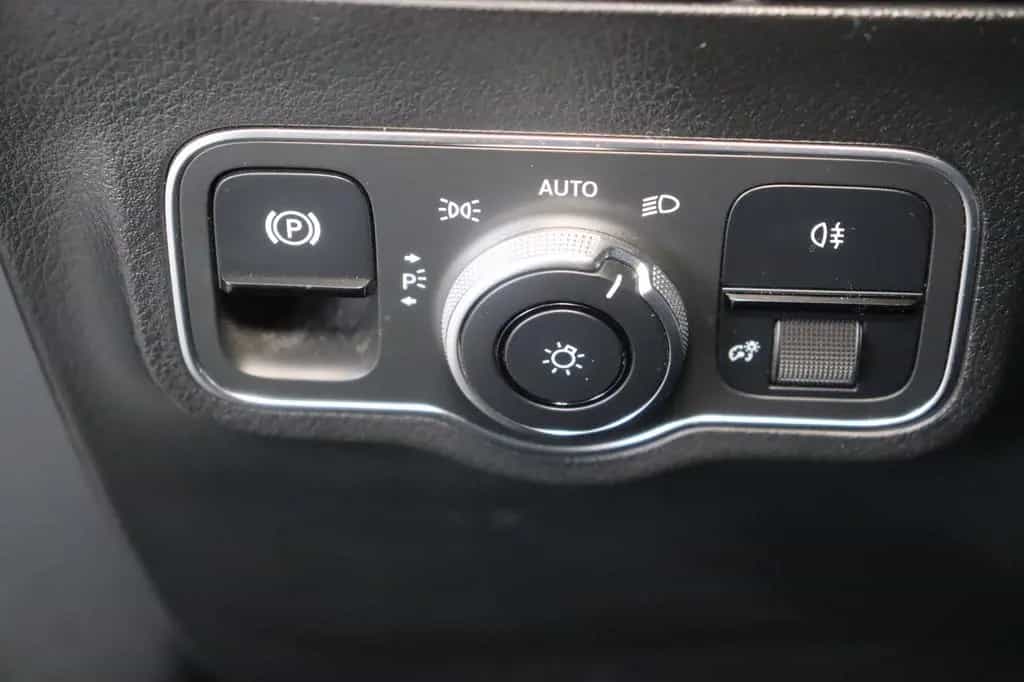 Mercedes-Benz B 200 * LED * Navi * Leder 03/2019-photo-19