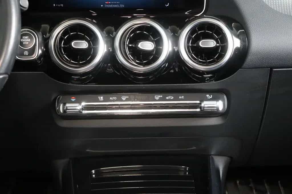 Mercedes-Benz B 200 * LED * Navi * Leder 03/2019-photo-21