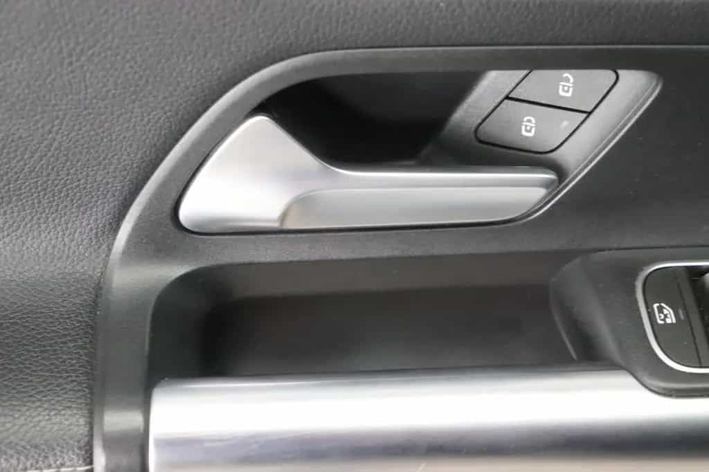 Mercedes-Benz B 200 * LED * Navi * Leder 03/2019-photo-27