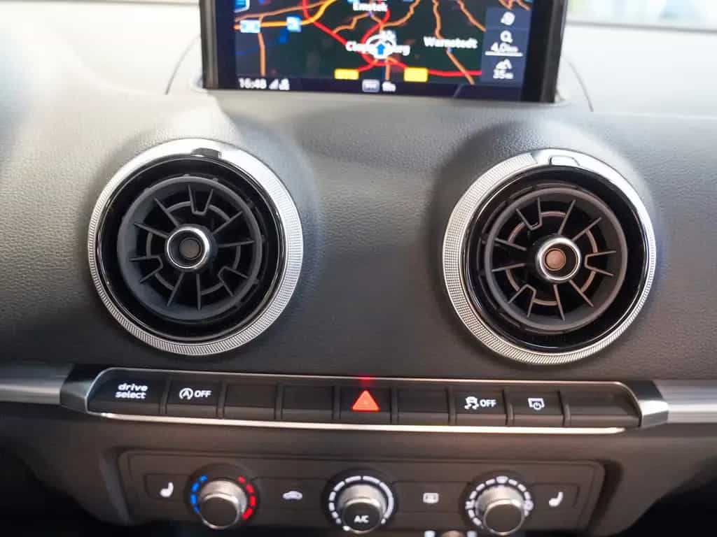 Audi A3 Cabrio 1.4 TFSI sport Xenon Windschott Navi 05/2018-photo-19