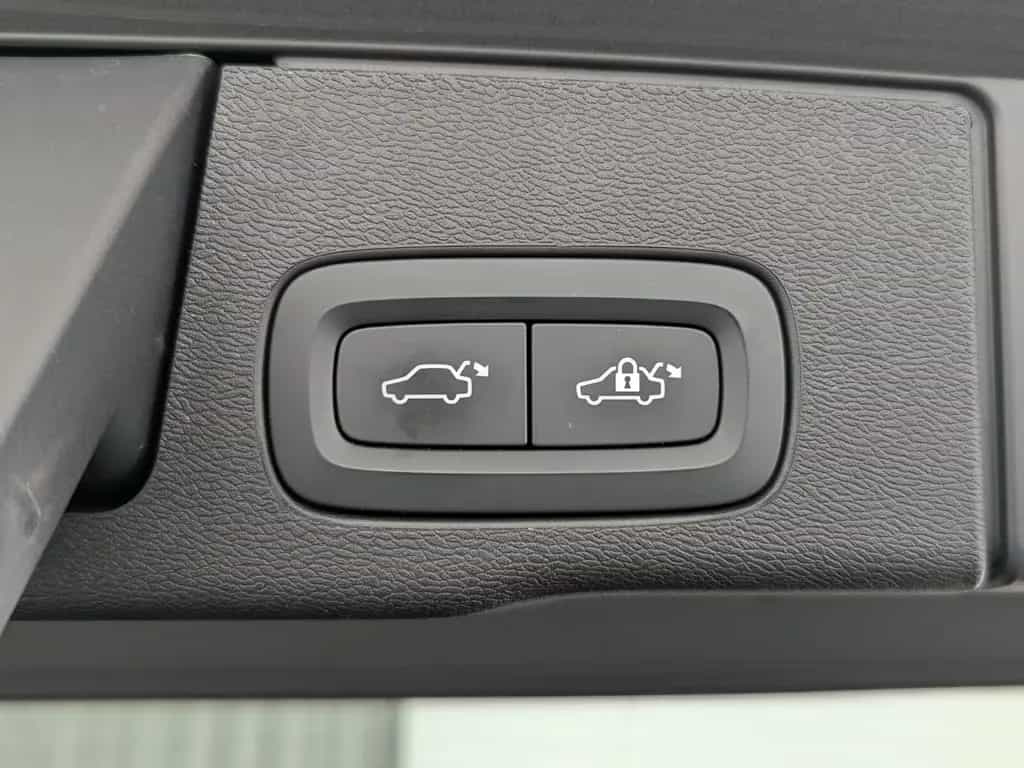 Volvo XC60 XC 60 B4AWD R-Design LED+NAVI+ACC+AHK+LEDER+ 06/2021-photo-12