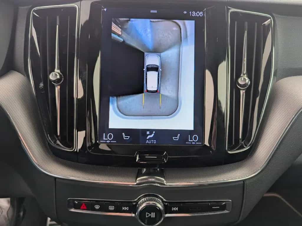 Volvo XC60 XC 60 B4AWD R-Design LED+NAVI+ACC+AHK+LEDER+ 06/2021-photo-22