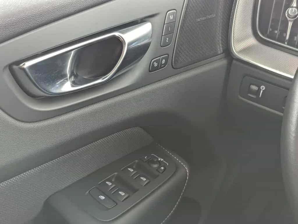 Volvo XC60 XC 60 B4AWD R-Design LED+NAVI+ACC+AHK+LEDER+ 06/2021-photo-28