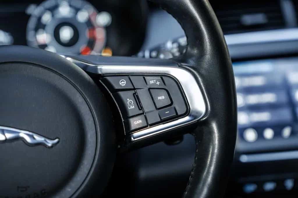 Jaguar E-Pace 2.0 D R-Dynamic SE AWD NAVI LED PFK PANO 04/2019-photo-23