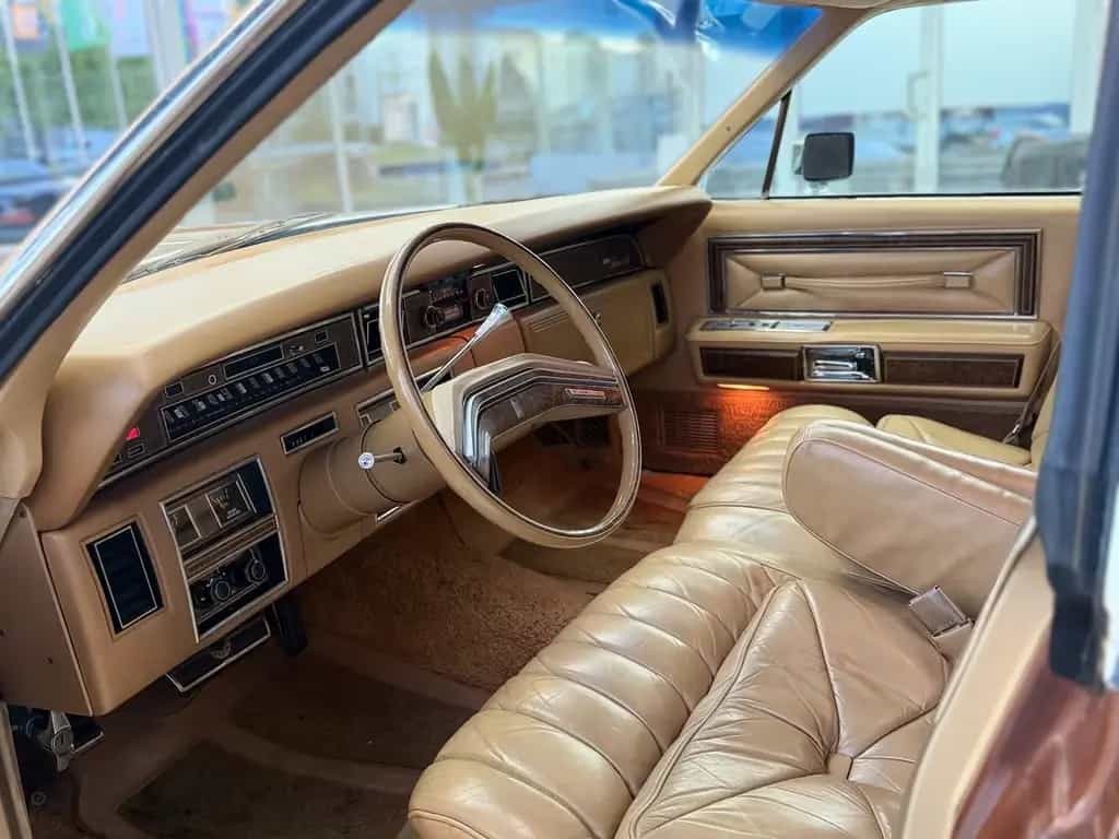 Lincoln Continental 07/1975-photo-11