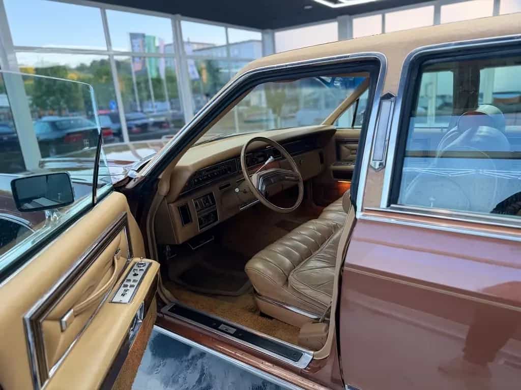 Lincoln Continental 07/1975-photo-12