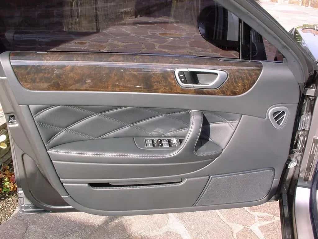 Bentley Flying Spur Speed EINMALIG  Wie fabrikneu  NUR 4 04/2010-photo-20