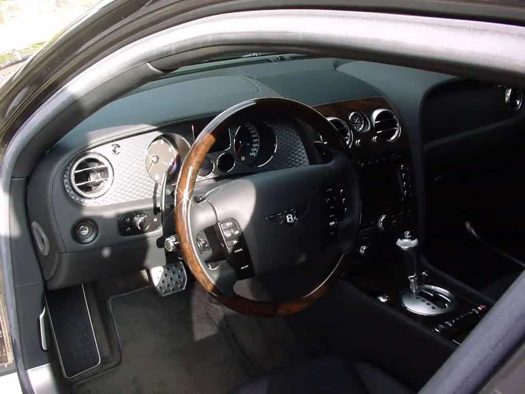 Bentley Flying Spur Speed EINMALIG  Wie fabrikneu  NUR 4 04/2010-photo-21