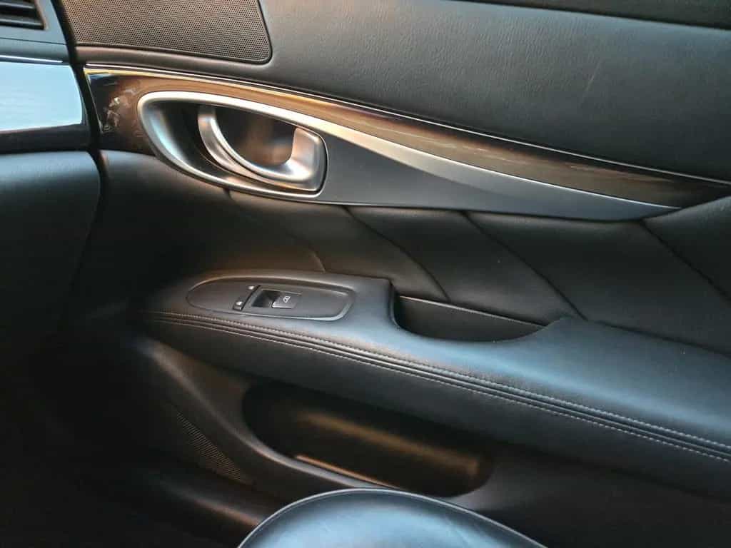 Infiniti Q70 (Hybridabtrieb 364 PS kombiniert) 09/2015-photo-3
