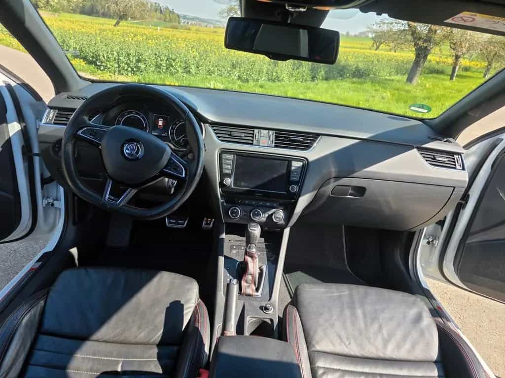 Skoda Octavia 2.0 TSI DSG RS Combi RS 09/2015-photo-4