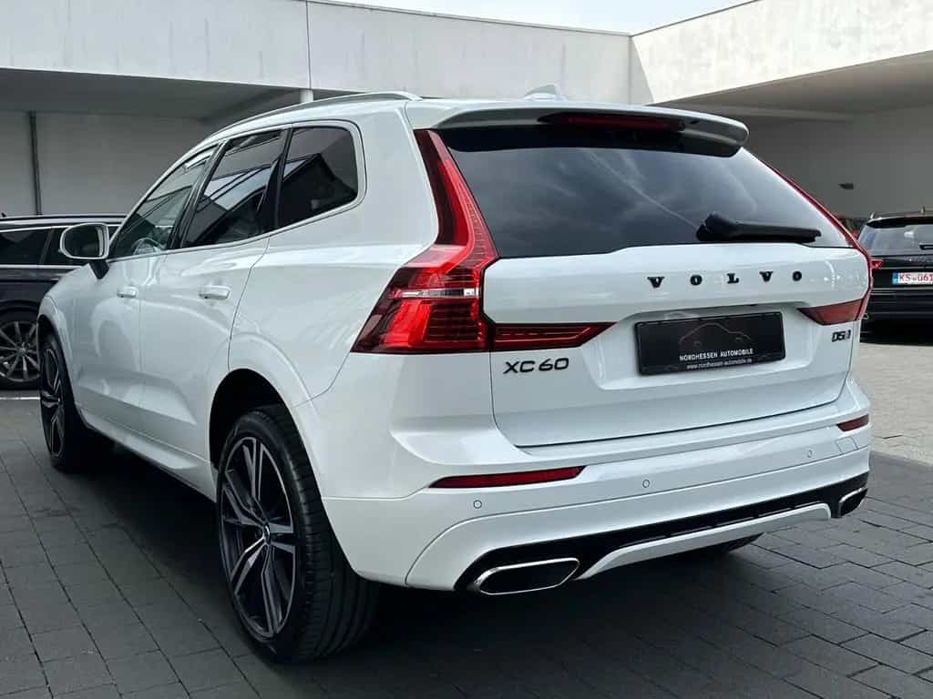 Volvo XC60 D5 AWD R Design 360° | B&W | AHK | Panorama 06/2017-photo-2