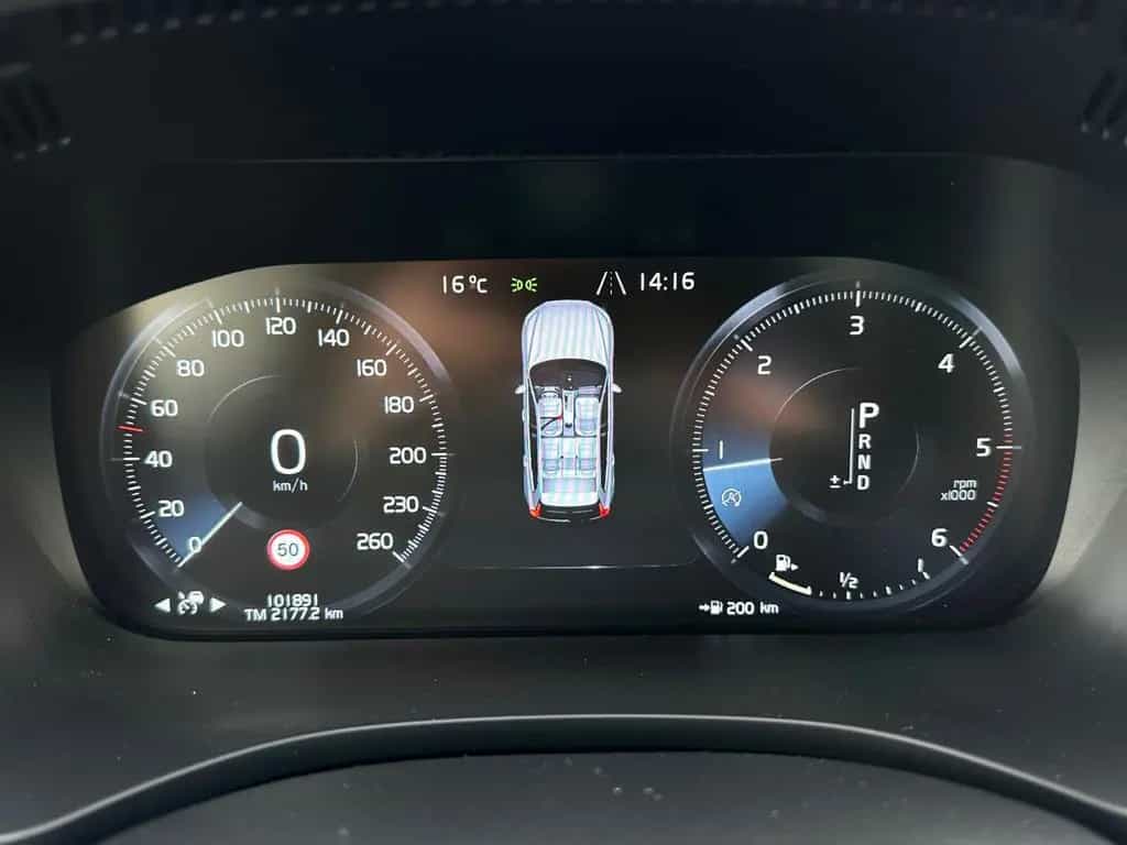 Volvo XC60 D5 AWD R Design 360° | B&W | AHK | Panorama 06/2017-photo-22